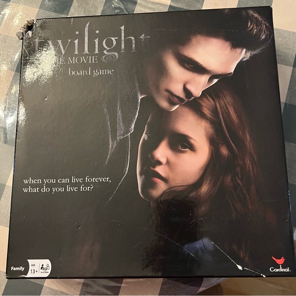Twilight The Movie Board Game 2009 Collectible Willing to bundle with Keychain - Picture 1 of 5